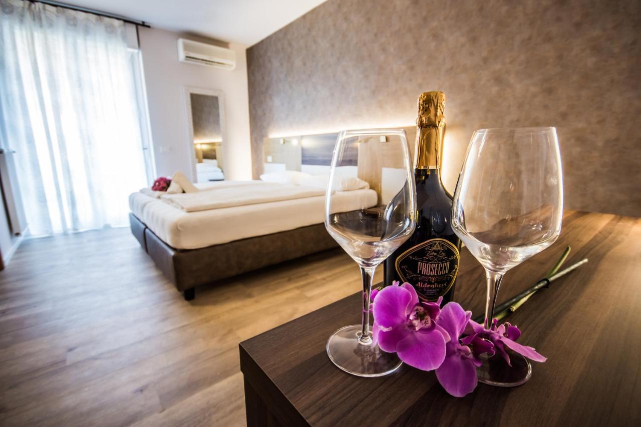 Hotel Eden ตอร์รีเดลเบนาโก ภายนอก รูปภาพ