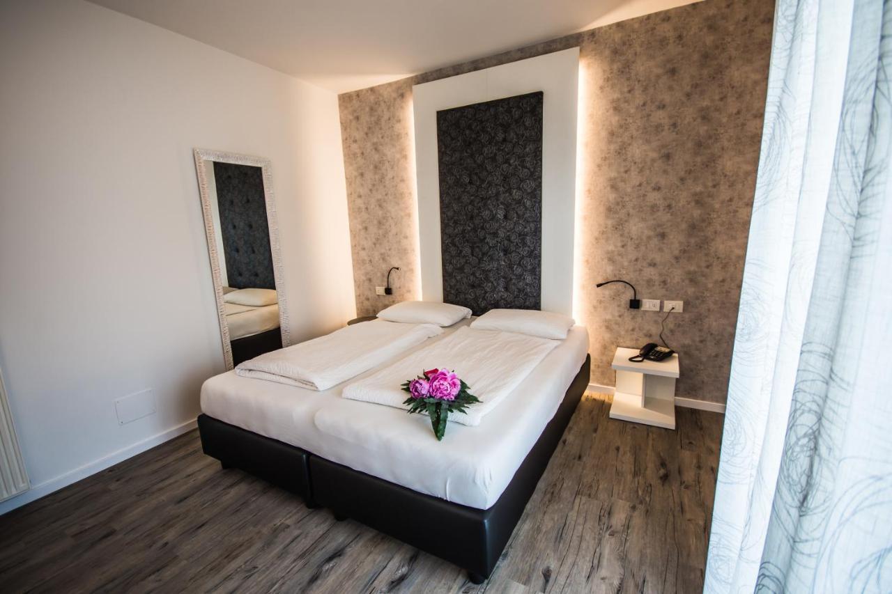 Hotel Eden ตอร์รีเดลเบนาโก ภายนอก รูปภาพ