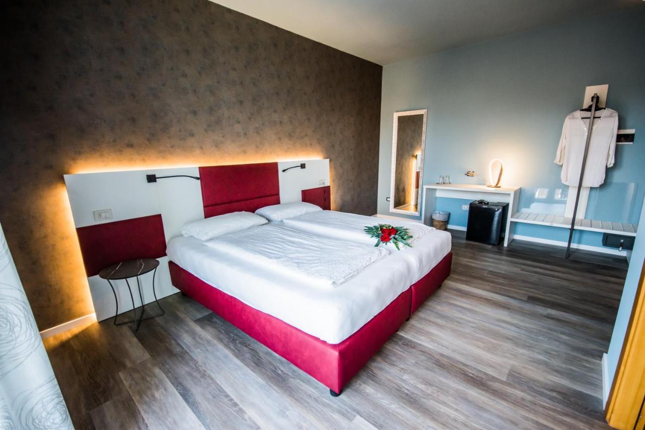 Hotel Eden ตอร์รีเดลเบนาโก ภายนอก รูปภาพ