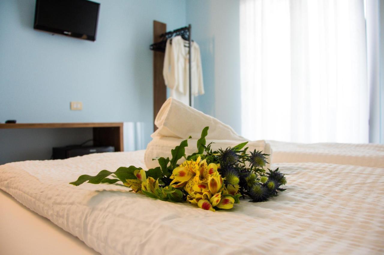 Hotel Eden ตอร์รีเดลเบนาโก ภายนอก รูปภาพ