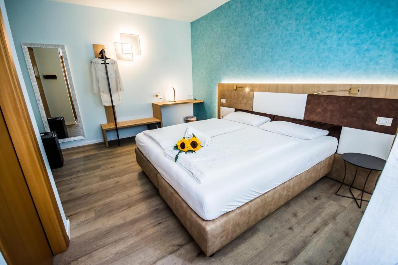 Hotel Eden ตอร์รีเดลเบนาโก ภายนอก รูปภาพ