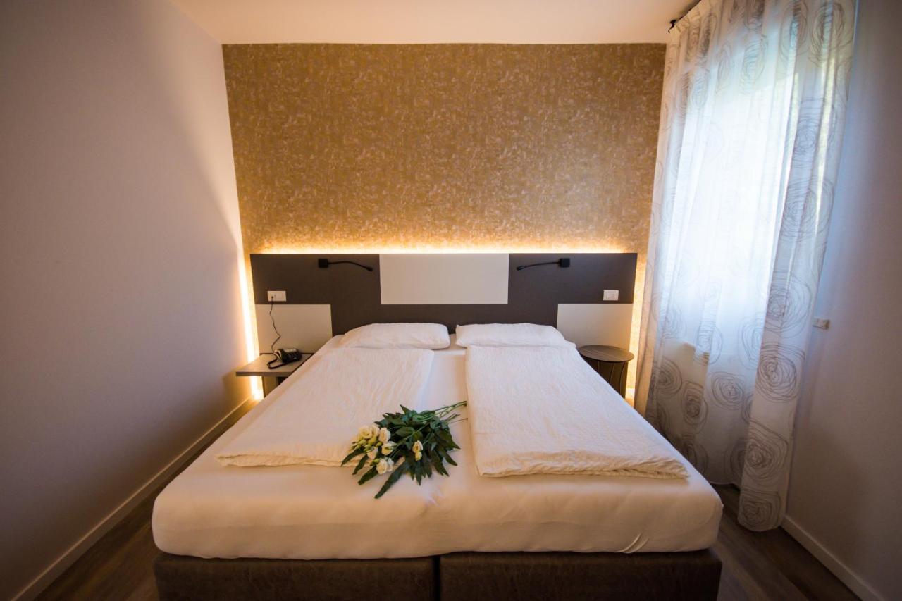 Hotel Eden ตอร์รีเดลเบนาโก ภายนอก รูปภาพ