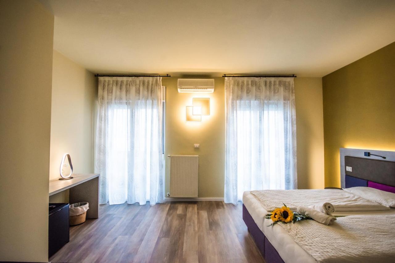 Hotel Eden ตอร์รีเดลเบนาโก ภายนอก รูปภาพ