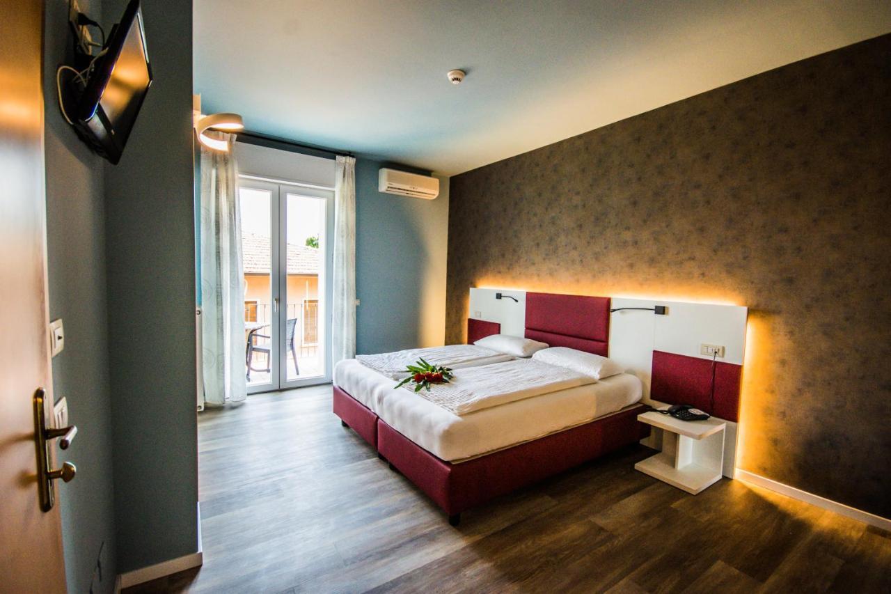 Hotel Eden ตอร์รีเดลเบนาโก ภายนอก รูปภาพ