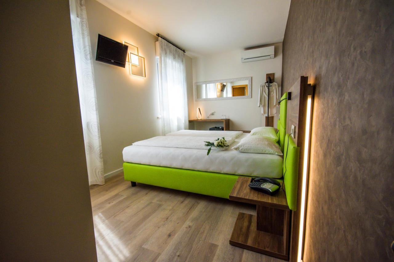 Hotel Eden ตอร์รีเดลเบนาโก ภายนอก รูปภาพ