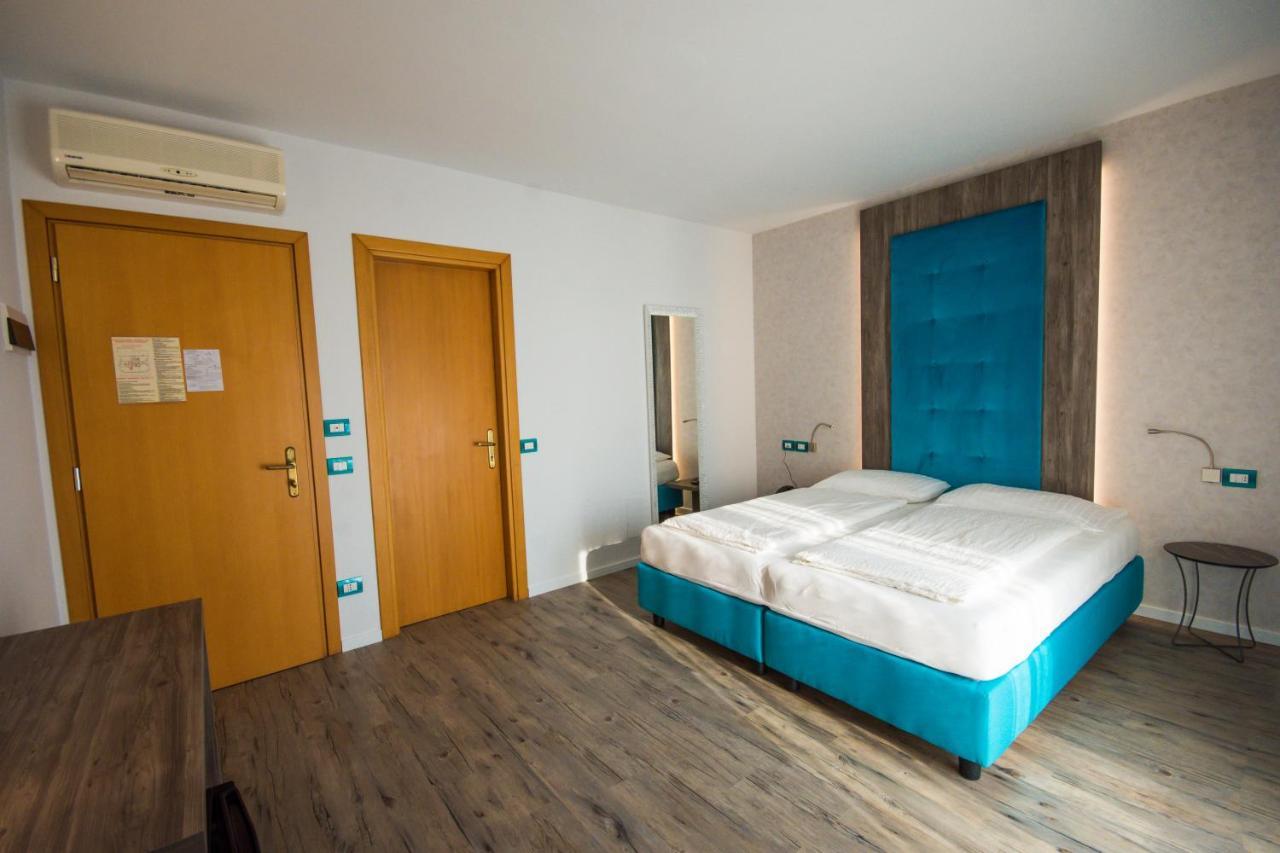 Hotel Eden ตอร์รีเดลเบนาโก ภายนอก รูปภาพ