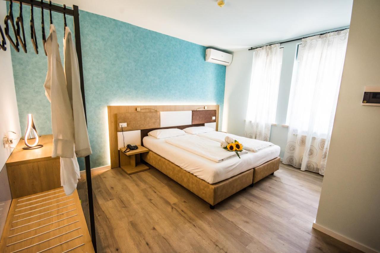 Hotel Eden ตอร์รีเดลเบนาโก ภายนอก รูปภาพ