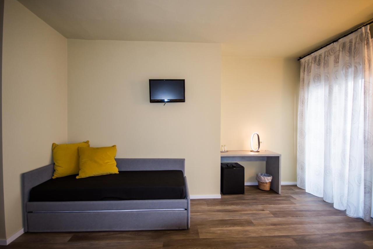 Hotel Eden ตอร์รีเดลเบนาโก ภายนอก รูปภาพ