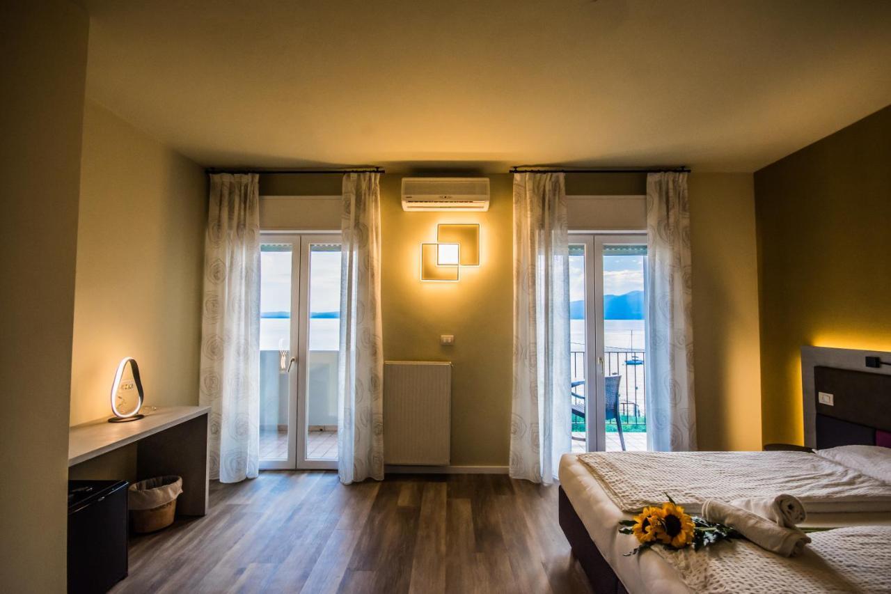 Hotel Eden ตอร์รีเดลเบนาโก ภายนอก รูปภาพ
