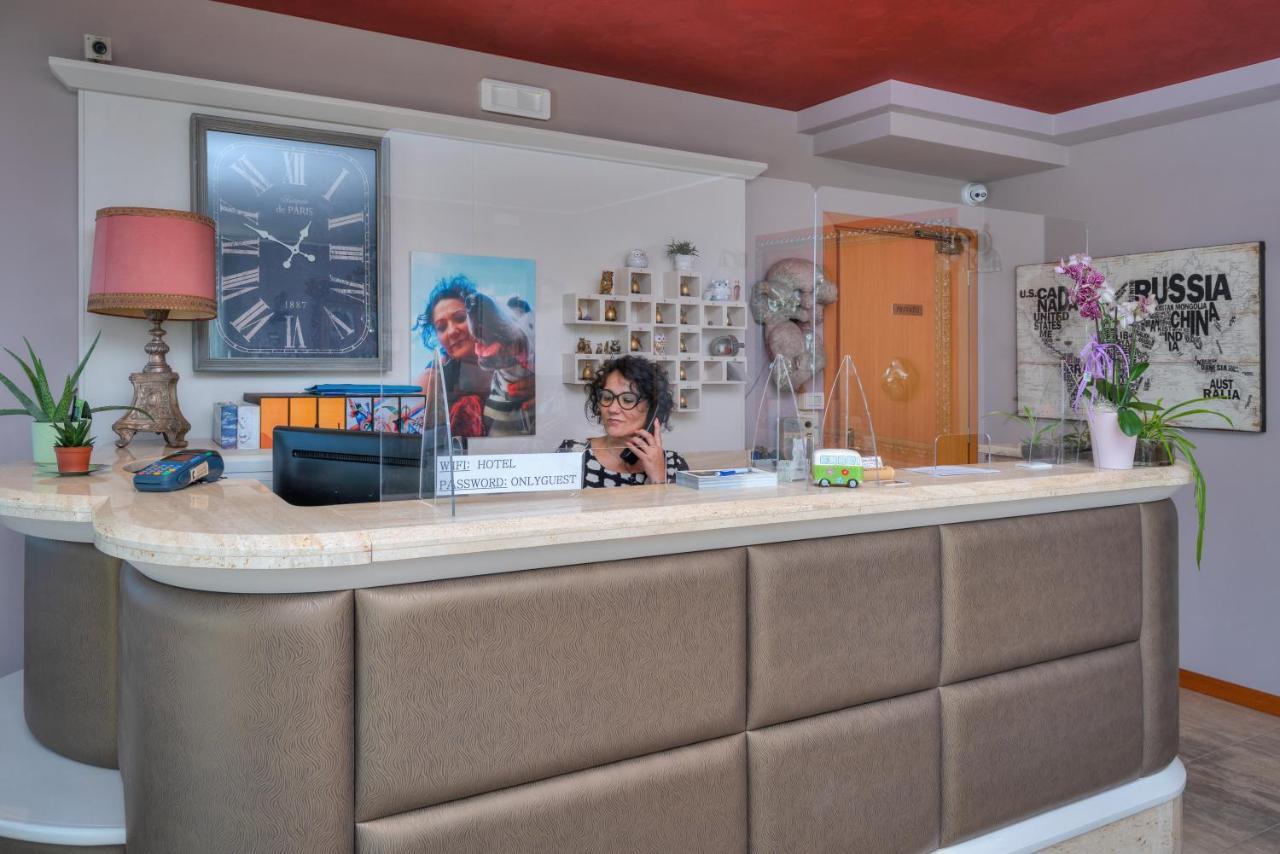 Hotel Eden ตอร์รีเดลเบนาโก ภายนอก รูปภาพ