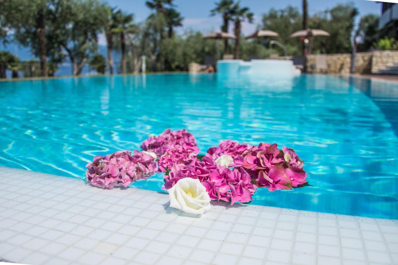 Hotel Eden ตอร์รีเดลเบนาโก ภายนอก รูปภาพ